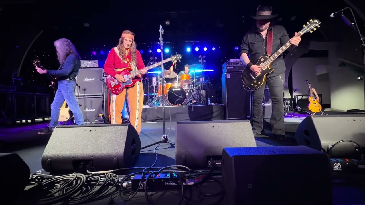 TWO WOLF - Left Turn On a  Red Light/ Will I Believe - Rock Legends Cruise XIII
