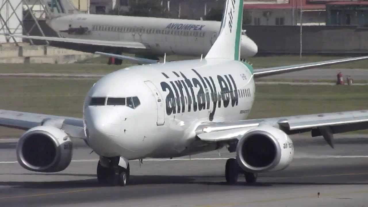 Air Italy Boeing 737-700 Approach and Landing on Runway 24 at Naples Capodichino Airport, Italy