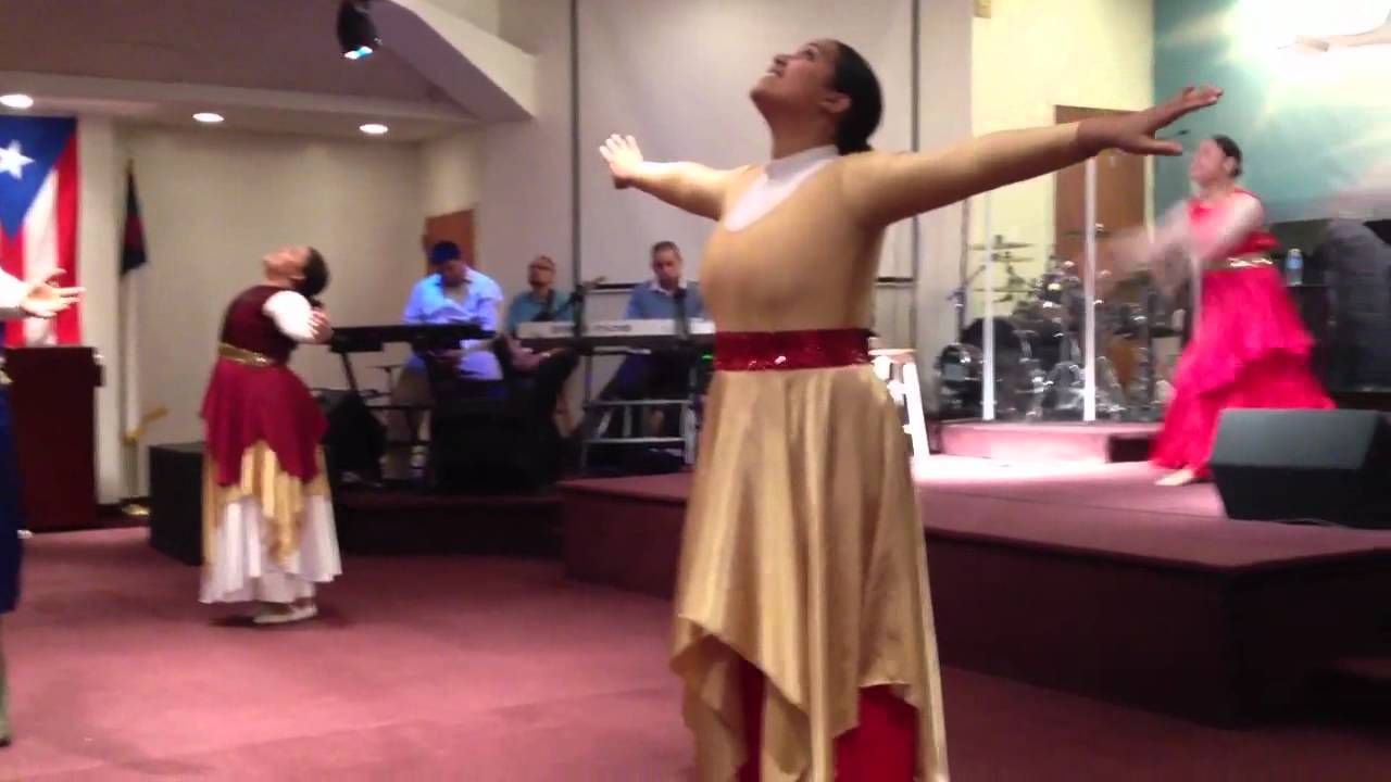 Al Que Esta Sentado En El Trono-IHS