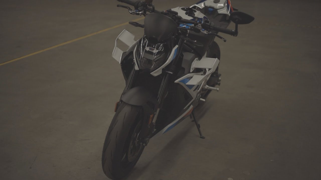 My Beemer Has Italian in His Blood - Arrow Titanium Header Vs Stock Sound