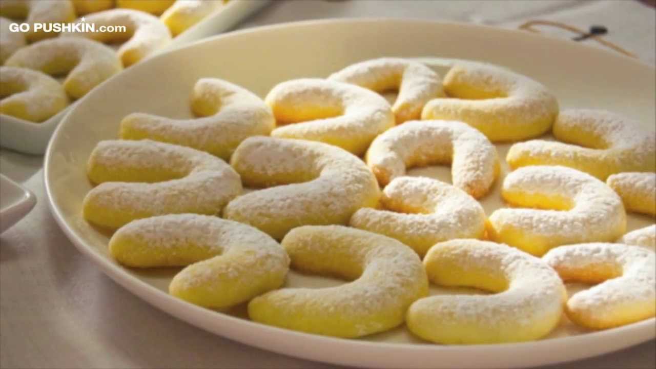 Recipe: Czech Vanilla Crescent Cookies - Vanilkove Rohlicky