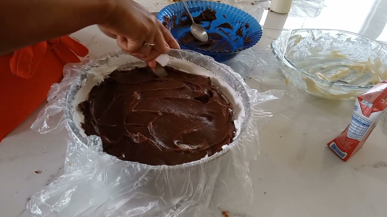 prensagem de  bolo de 4 kgs dois amores.quanto usei de massa e recheio pra fazer 4 kgs de bolo.