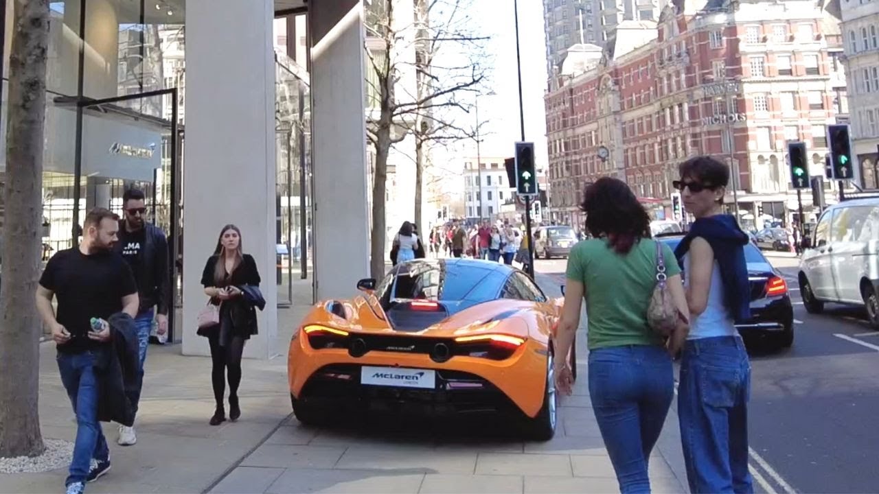 🇬🇧 London Walk | Knightsbridge to Hyde Park Corner | Supercars and luxury hotels 💰🏎