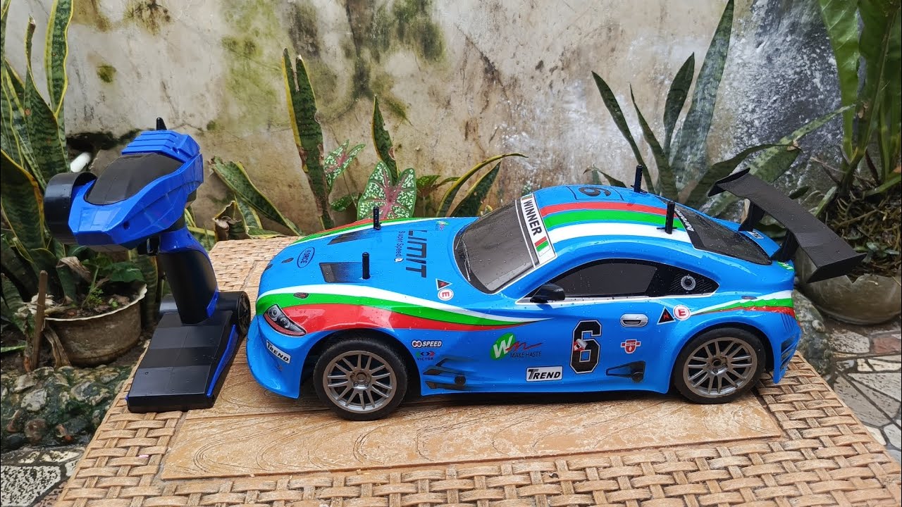 Unboxing Mainan Mobil remote kontrol hadiah sunat. Mobilnya keren bisa ngedrift ngepot.