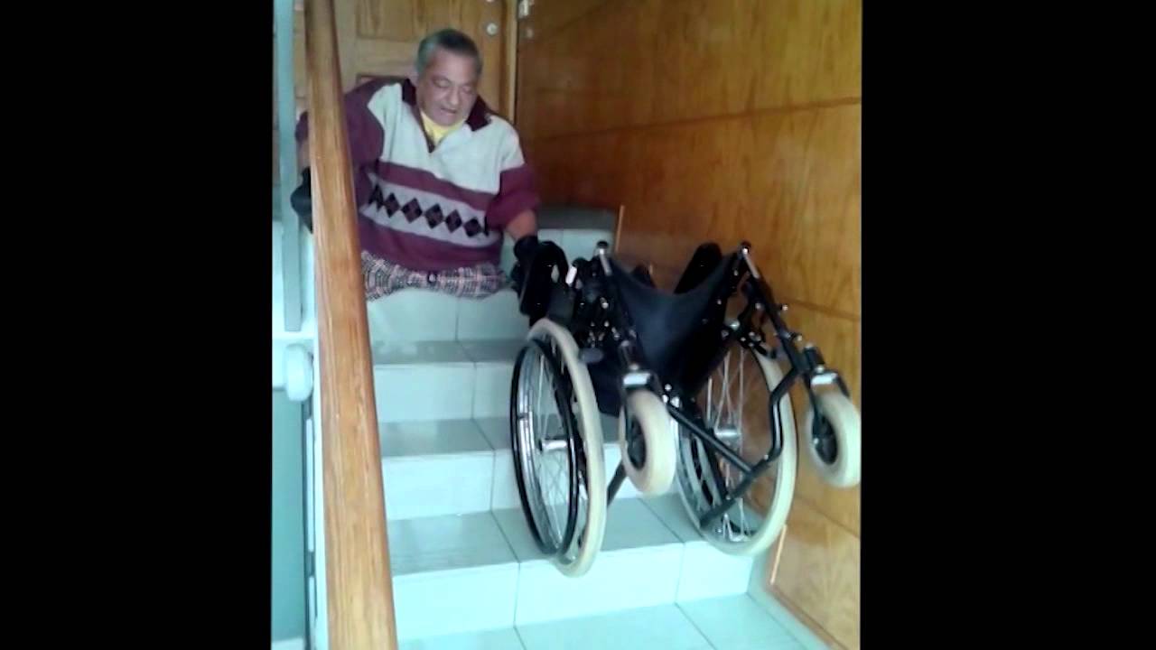 EN SILLA DE REUDAS SUBIENDO Y BAJANDO ESCALERAS