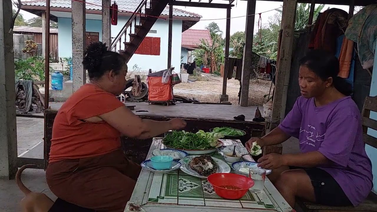 ใด้ของกินแชบๆกะมาสู่ลูกกินคำทีเป็นแม่รักลูก