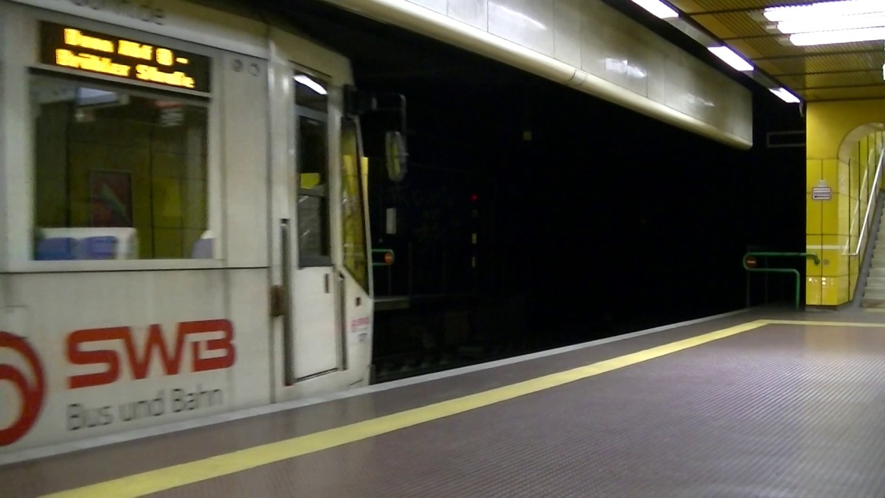 Stadtbahnen in Bonn Heussallee/Museumsmeile