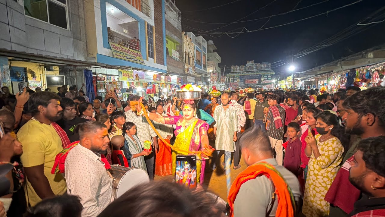 🔱🕉️ ￼🌼కొమురవెల్లి మల్లికార్జున స్వామి జాతర 🕉️బండారు ￼ఒడీబియం ￼ ￼బకుతులు సమర్పిచ్చుట 🌼🙏subcribe 👍🙏❤️