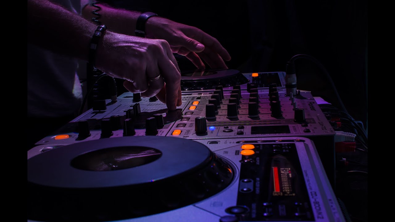 Pioneer CDJ-800's & DJM-700 Live Mix