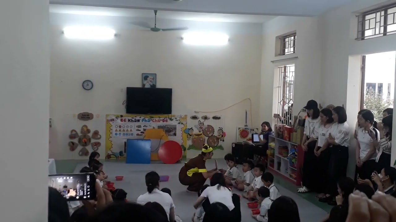 Tiết dạy nhận biết hình vuông, hình tròn - Nhà trẻ 24-36 tháng.
