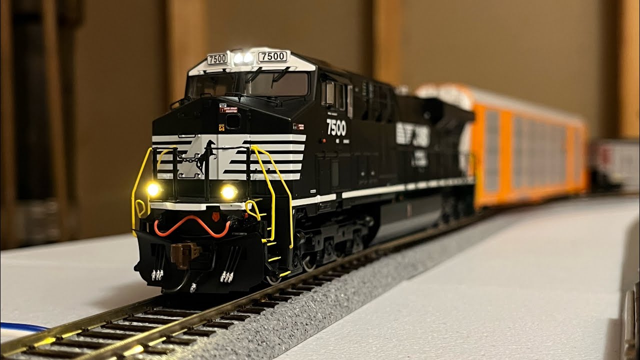 Overview of the Athearn Genesis NS ES44DC #7500 w/ DCC & Sound!