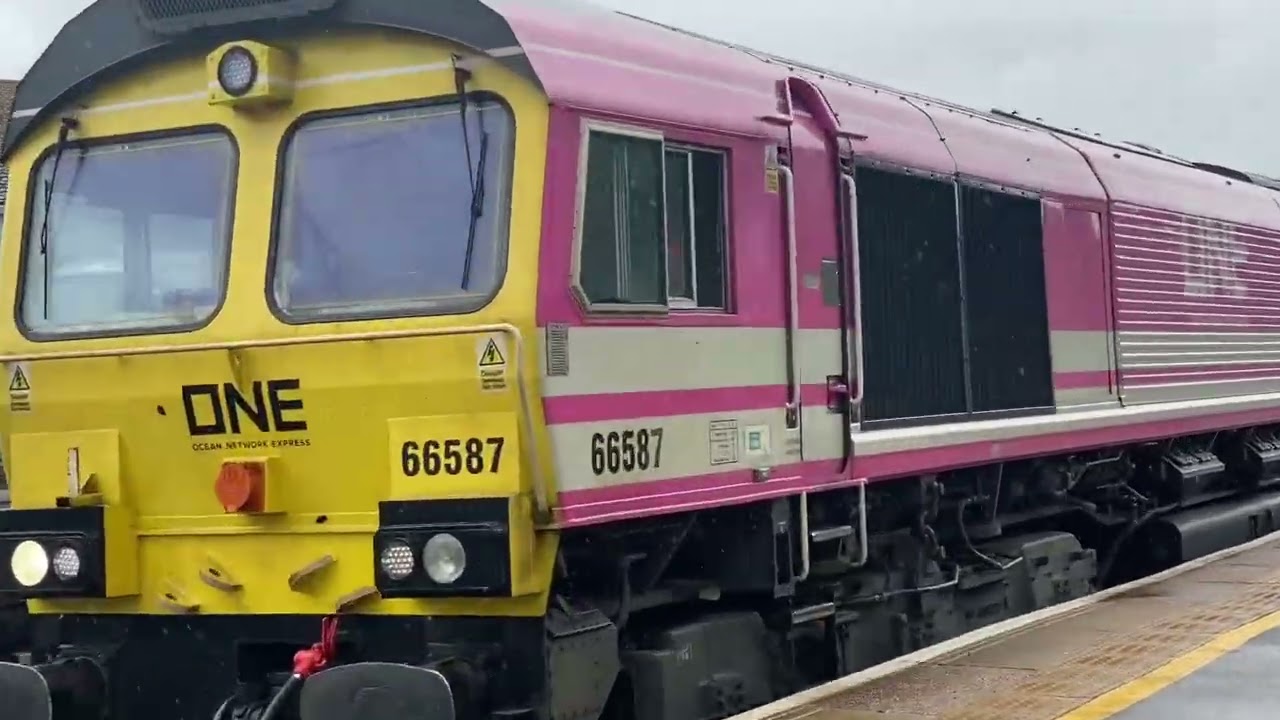 Trains at Lawrence Hill including 37501 and lots of tones!!