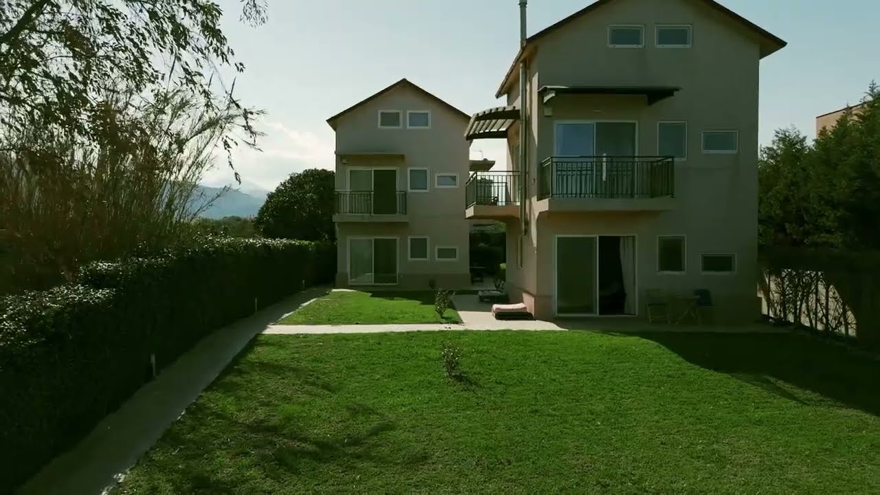 Μονοκατοικία μπροστά στη θάλασσα στα Βαλιμίτικα