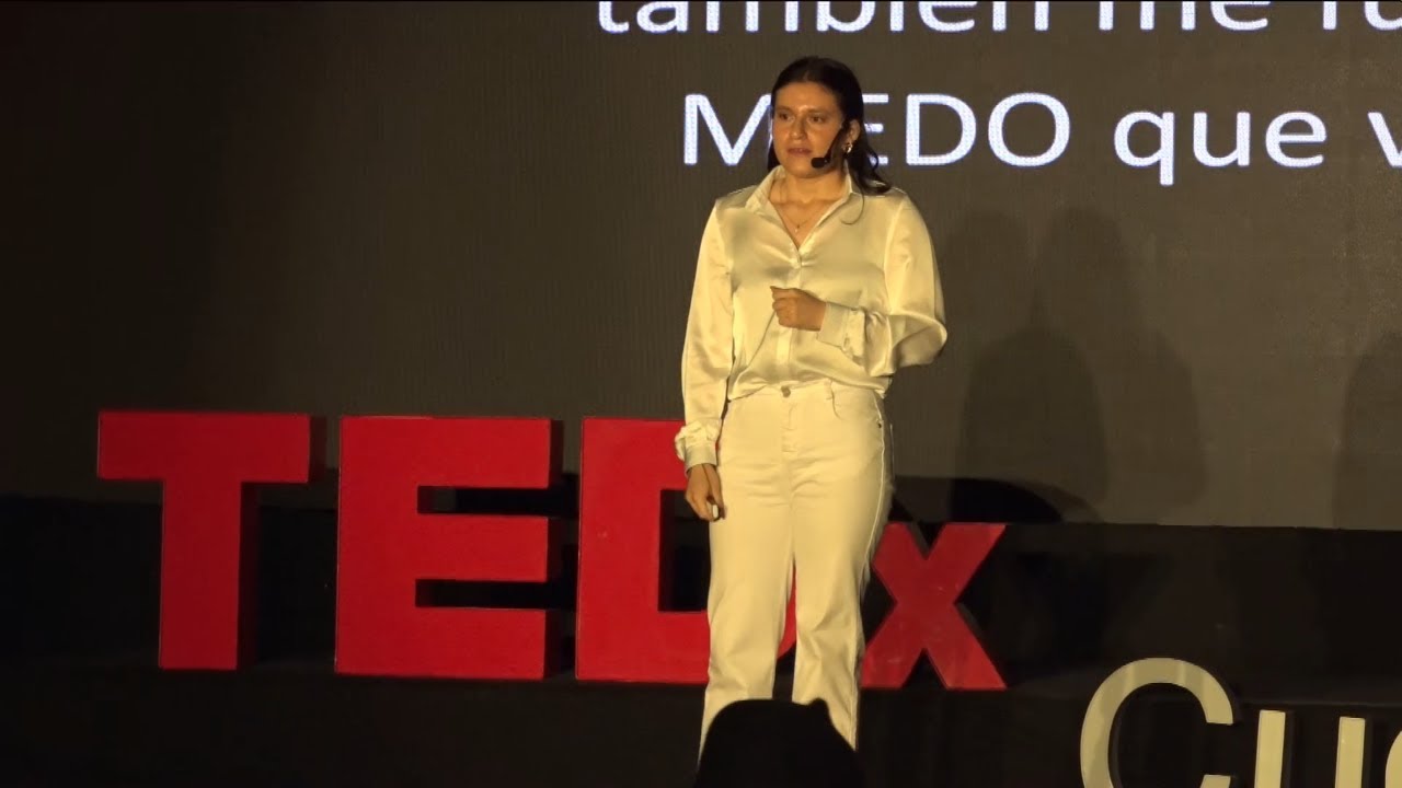 El fenómeno social detrás del fenómeno natural | Pamela Pesántez | TEDxCuenca