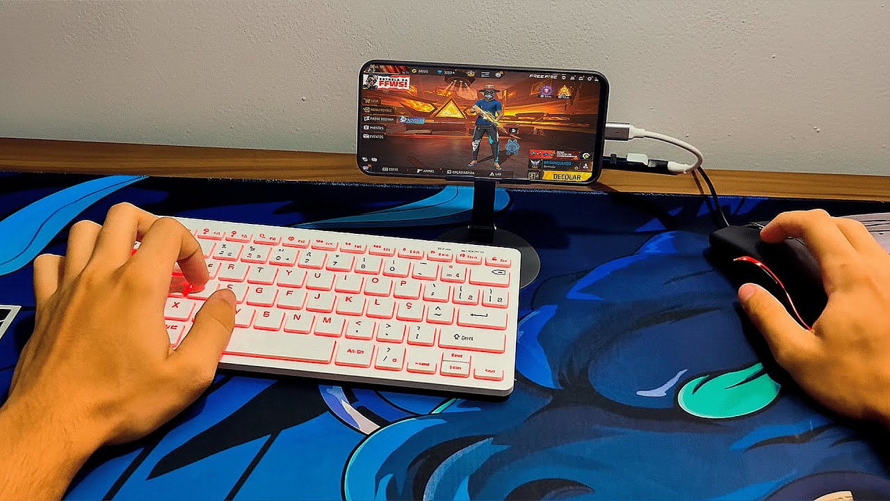 JOGUEI FREE FIRE NO MOBILADOR PELA PRIMEIRA VEZ!
