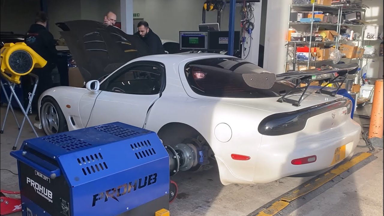 732 лошадиные силы на ступицах от серийного автомобиля RX7 13B на обычном бензине и турбонаддув о...