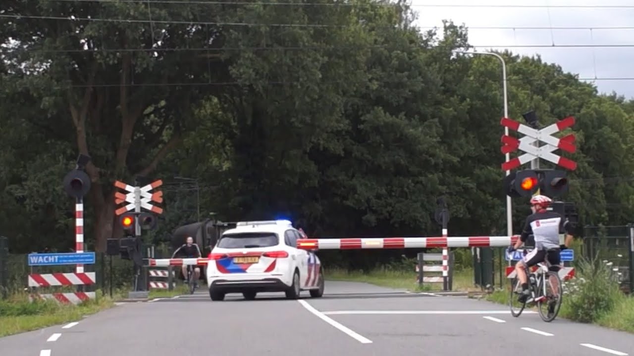 Vreemde situatie bij spoorwegovergang Herfte! - 15 juli 2025