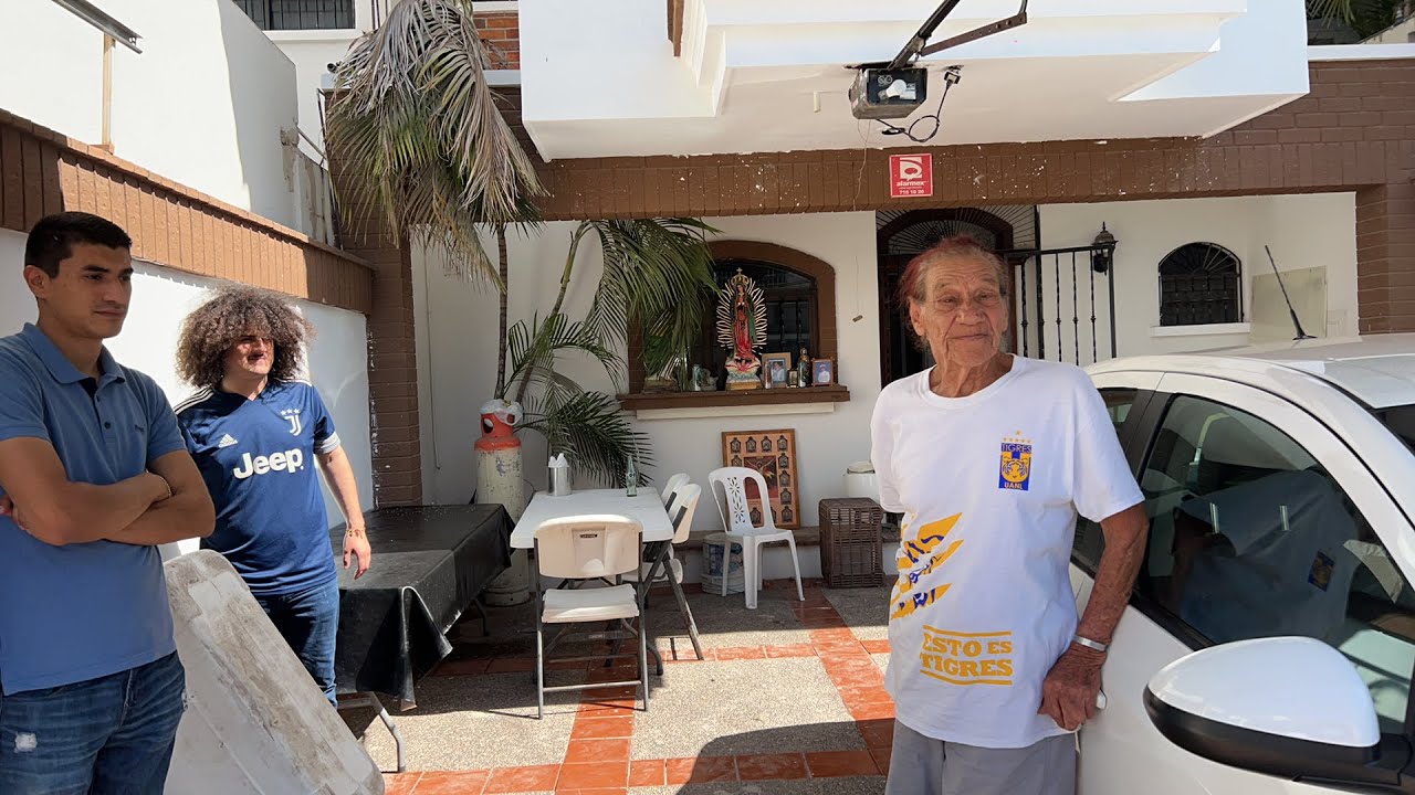 La Gilbertona con el Molacho en la casa nueva