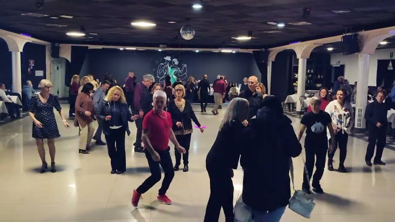 Bella Figliola || Balli di gruppo