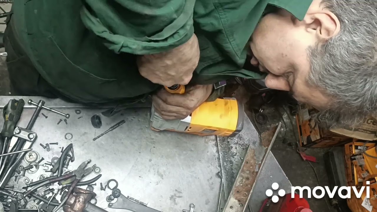 INGCO HR18008 со слов клиета новый не держит бур.
