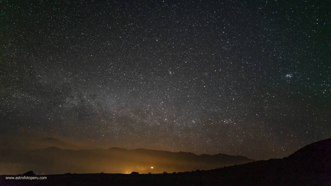 Time-Lapse - Lluvia de Estrellas de Perseidas - Perú