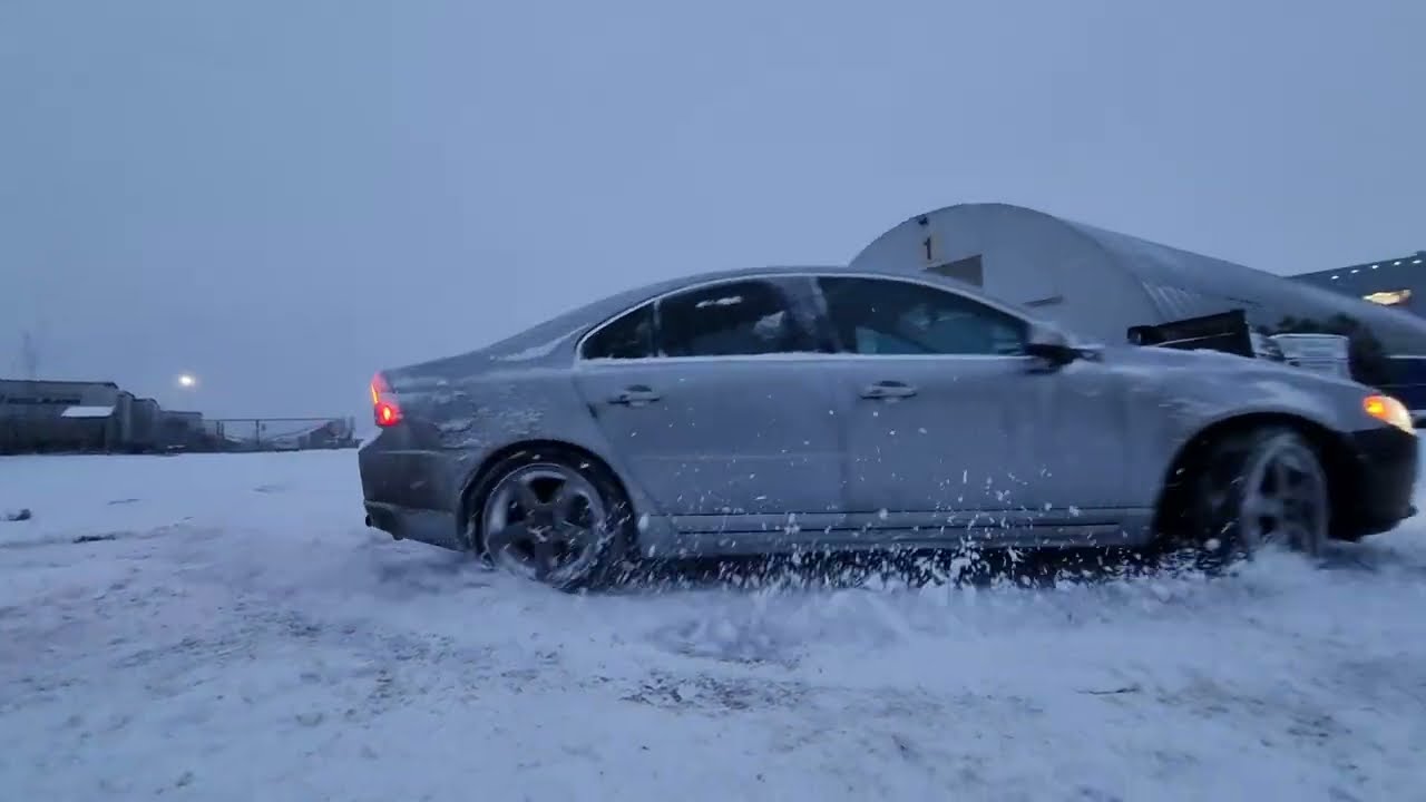 Volvo S80 V8 snow fun🙂
