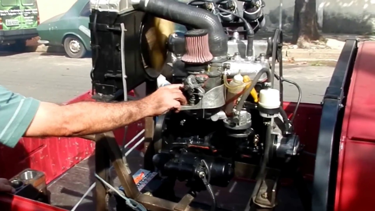 Motor DKW,DKV, DECAVE 3 cilindros,2 tempos 1000 cilindradas.Montado em Bancada móvel.