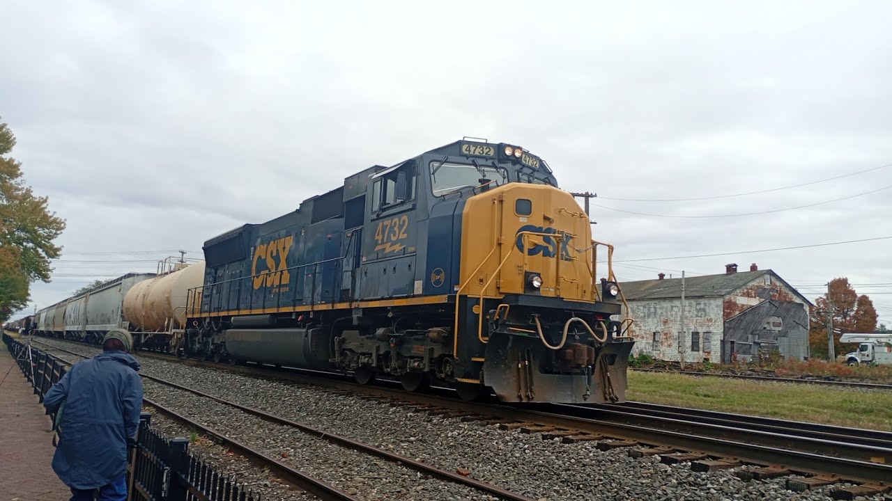 One hour of trains going by the Lake Shore Railway Museum!