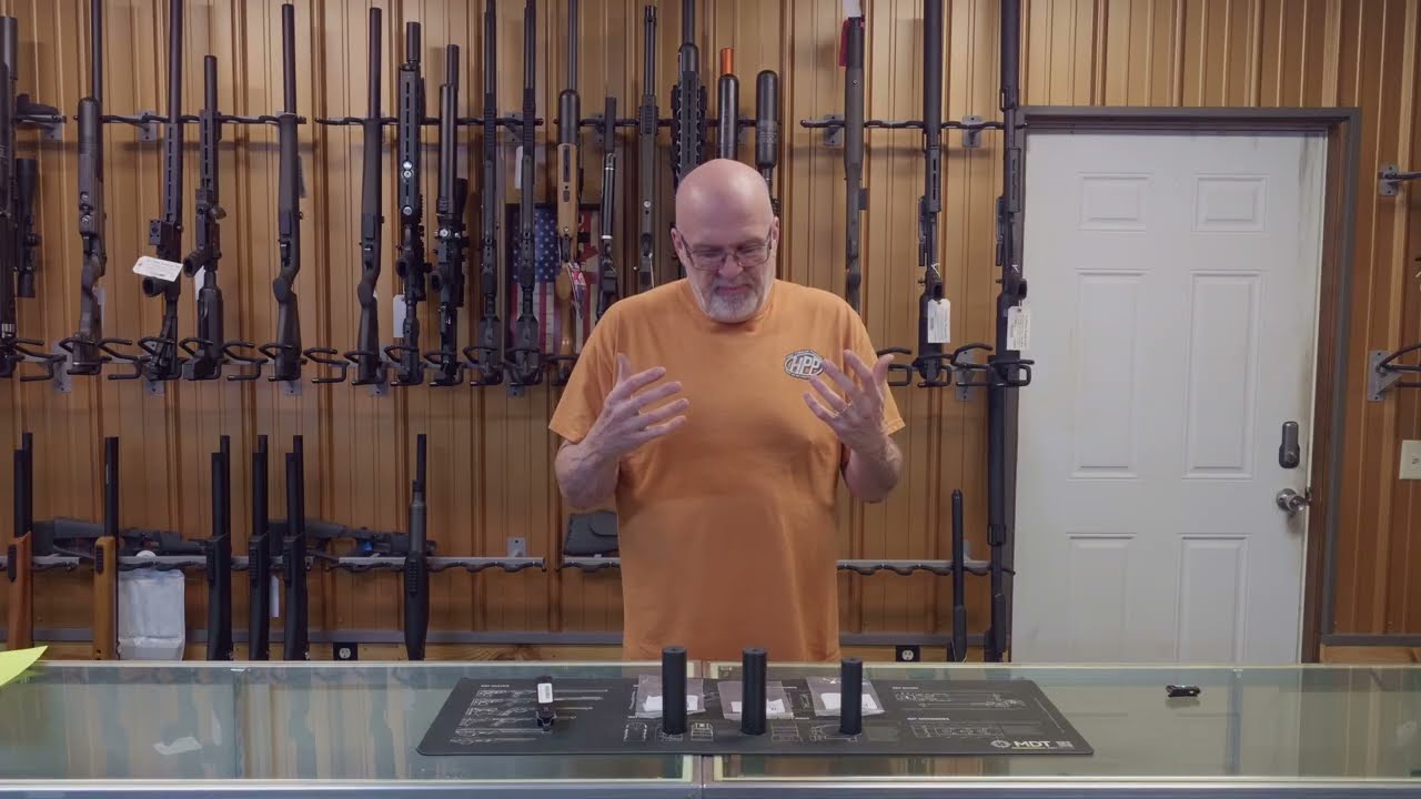 Модераторы пневматического оружия Heartland Airgun на выставке High Pressure Pneumatics.