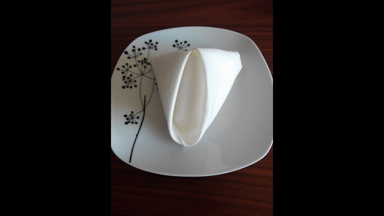 Como doblar una servilleta, la piramide Origami3