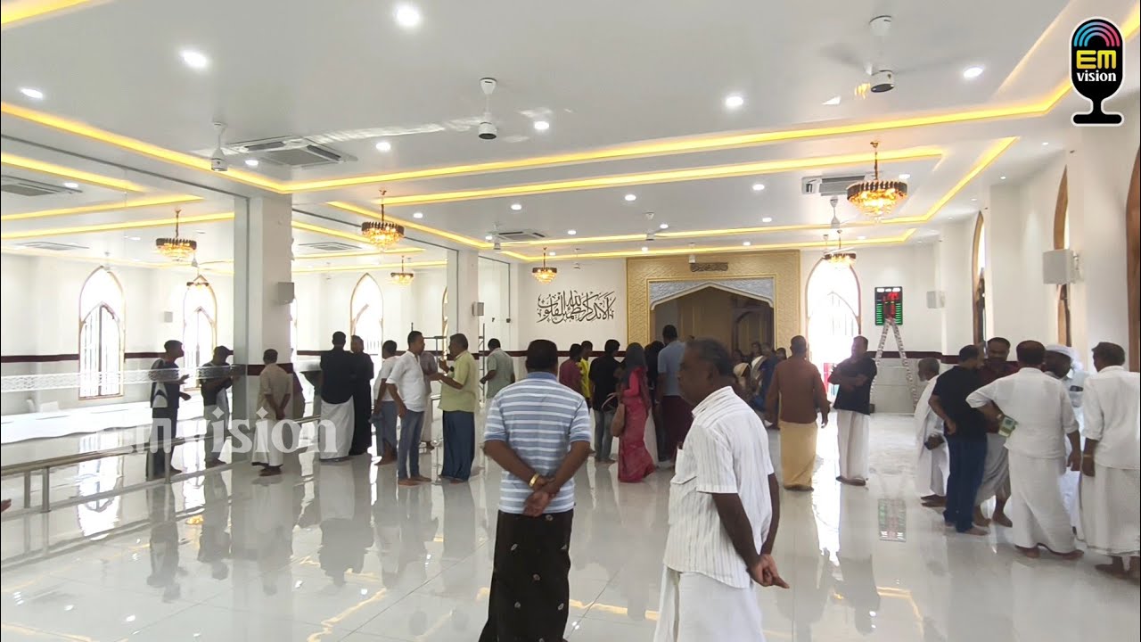 നവീകരണം പൂർത്തീകരിച്ച ജുമാമസ്ജിദ് കാണുവാനായി ആദ്യം തുറന്നുകൊടുത്തത് ഇതരമതസ്ഥർക്ക്.