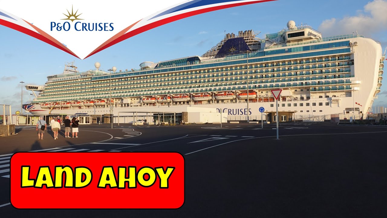 После 5 дней в море мы достигаем первого порта захода на борту судна P & O Ventura.