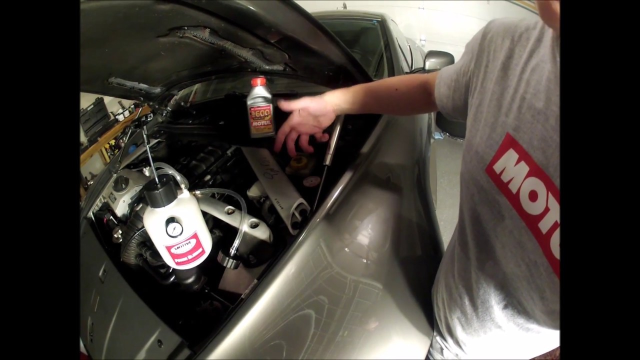 Flushing the Brake and Clutch Fluid in an Aston Martin V8 Vantage & Other models, DB9, DB7