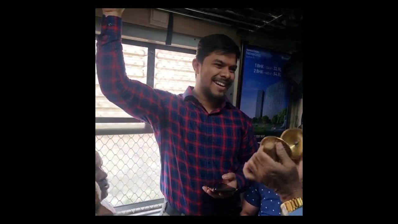 जोगवा मागतो आईचा जोगवा मागतो | आई जगदंबेचा उदो उदो | Gondhal Song 2022 | Local train Bhajan | Ambre