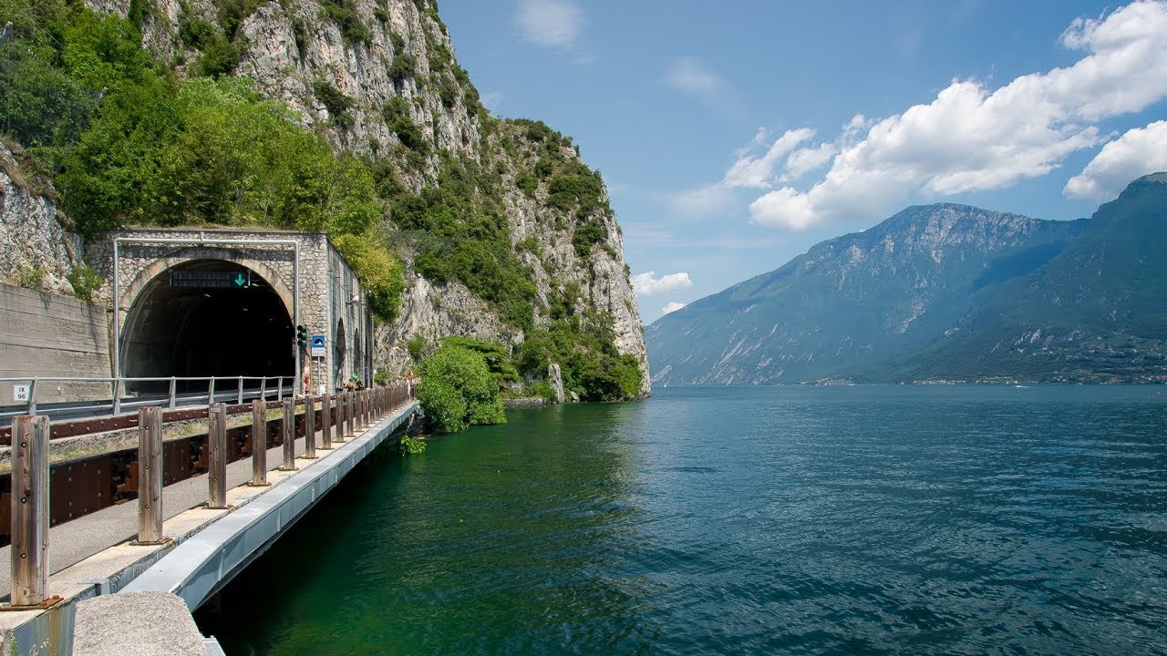 Strada della Forra - Trémosine - Lac de Garde ( Italie ).