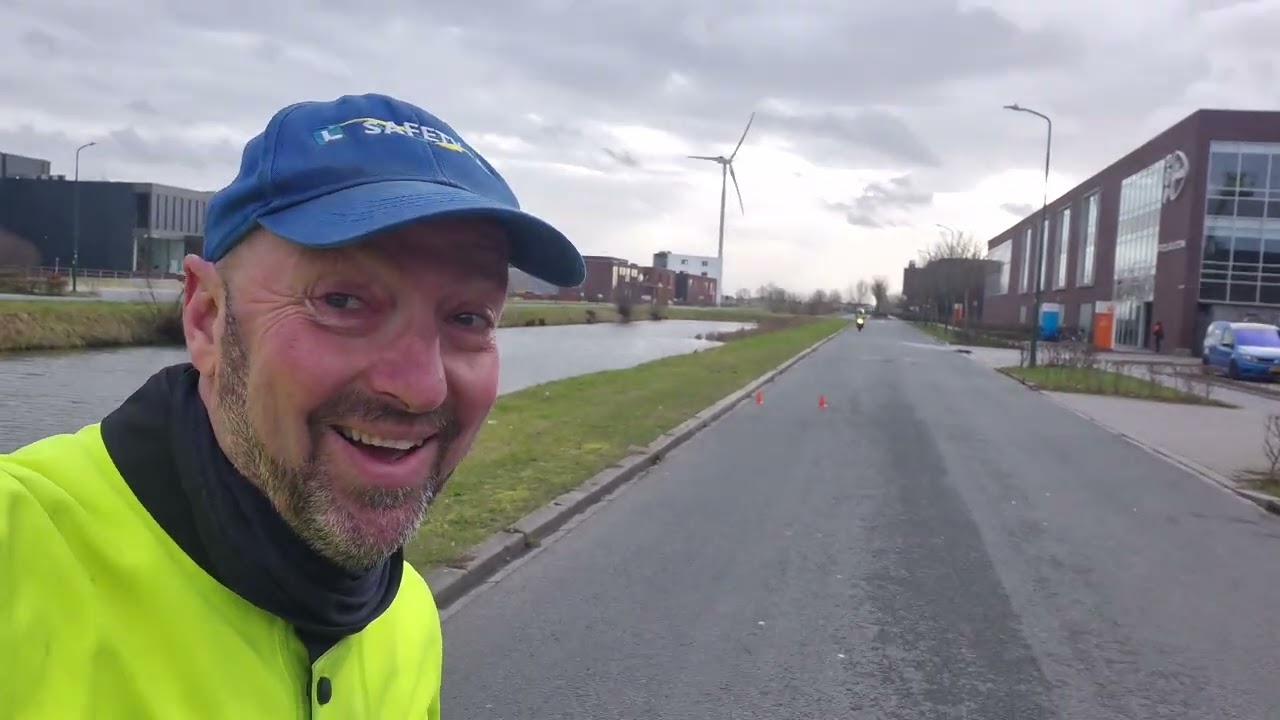 Motorrijles 4.   Vera voor het eerst op de Z650 Kawasaki.