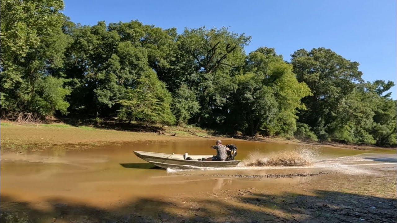 1436 13hp mudskipper on the river getting skinny