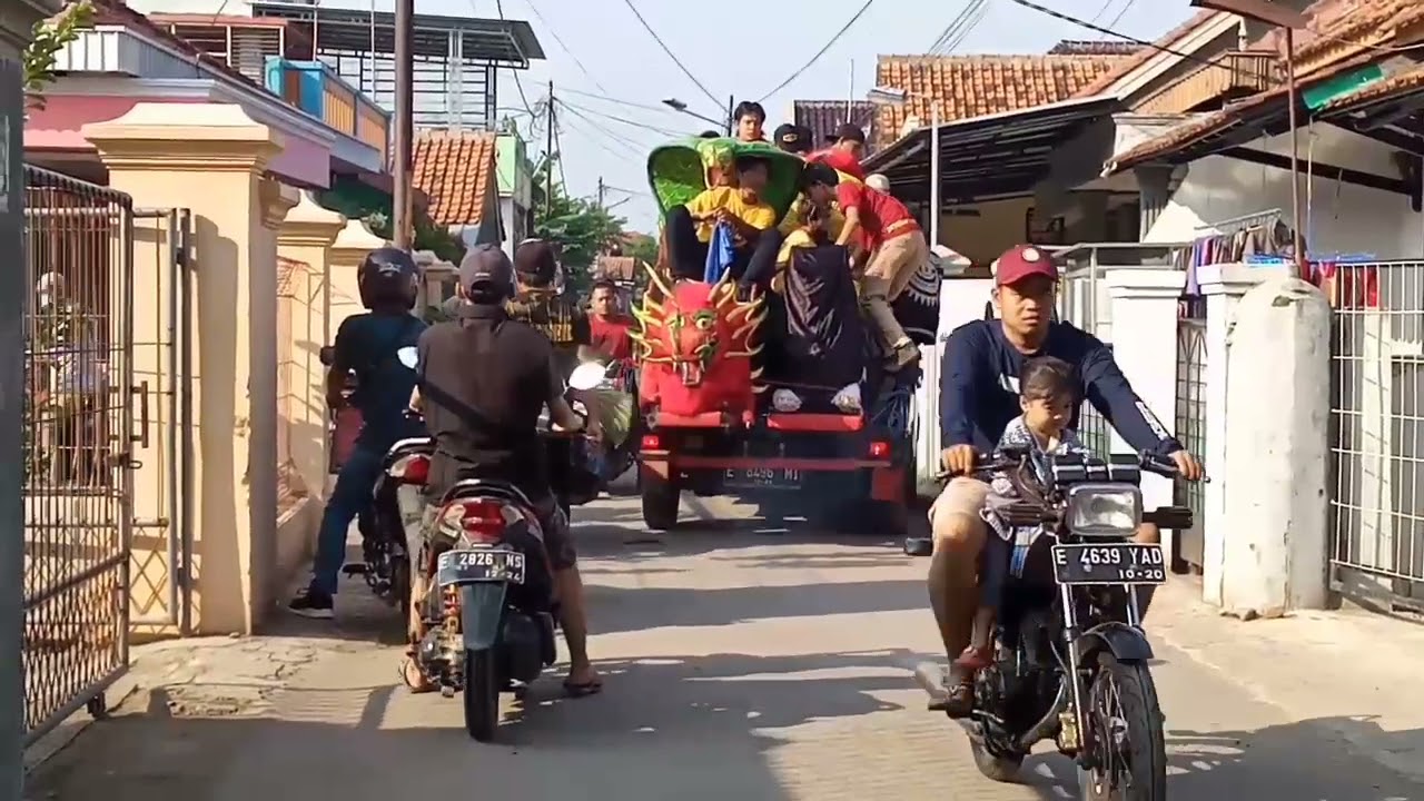 Asik Guys Perjalanan Crew Burok Mjm Buat Menghibur Warga