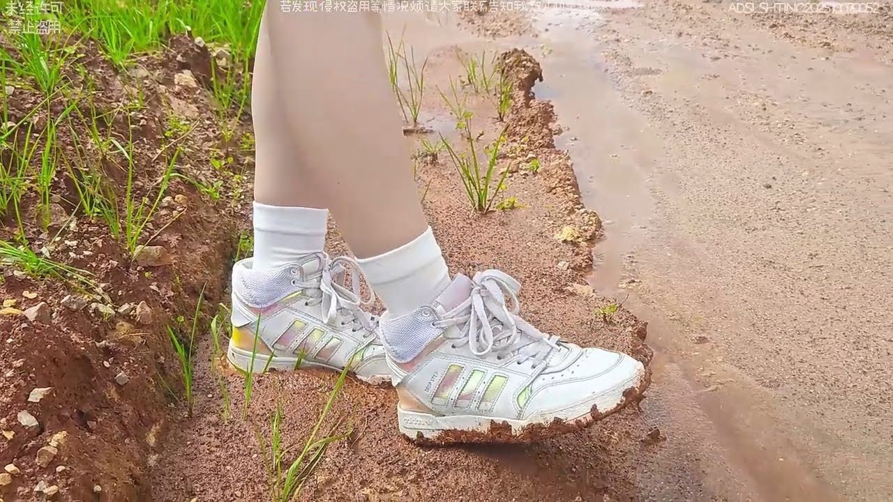 White High-top ADIDAS sneakers and white socks wet and muddy(NE)(60f)(Full video 35m35s)