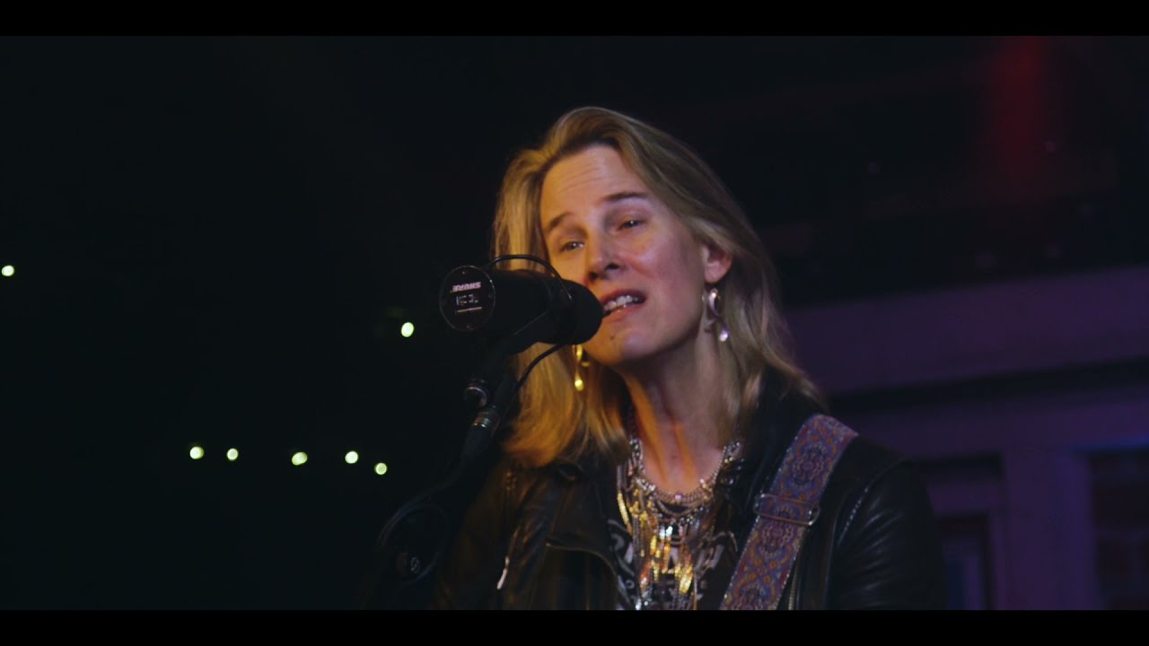 Lynne Hanson | Hundred Mile Wind (LIVE)
