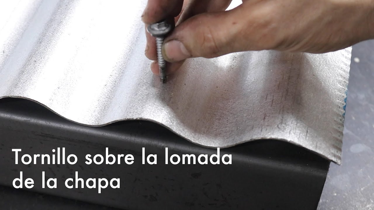 Como se colocan los tornillos en un techo de chapa?