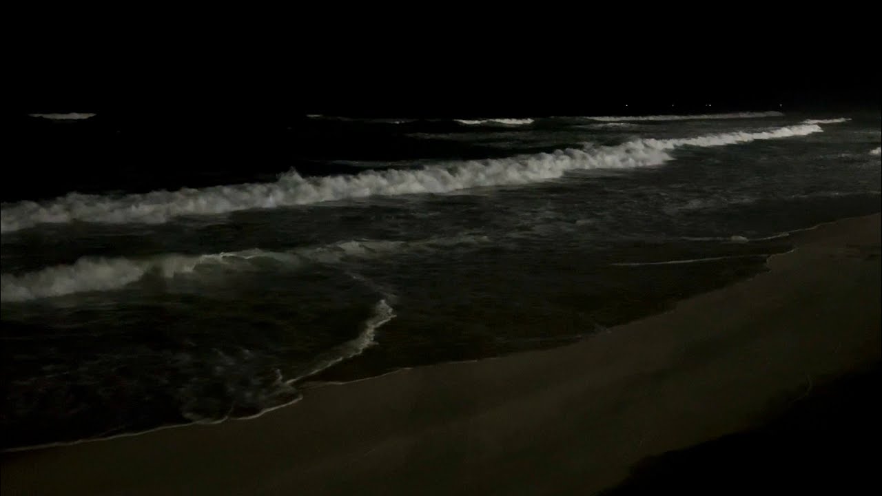 Deep Relaxation Music • Gentle Ocean Waves in a Quiet Night to Calm the Mind for Relaxing Sleep