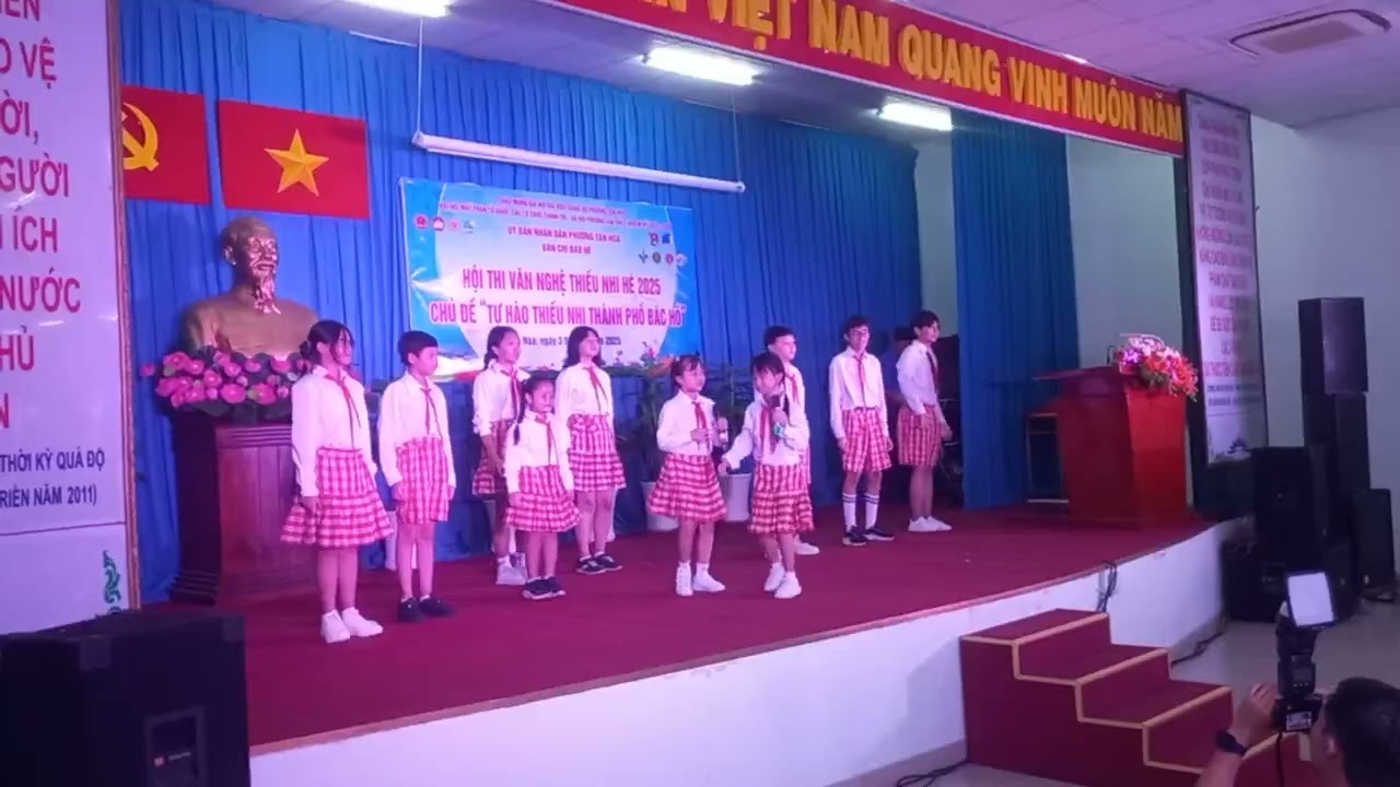Biểu diễn văn nghệ bài 