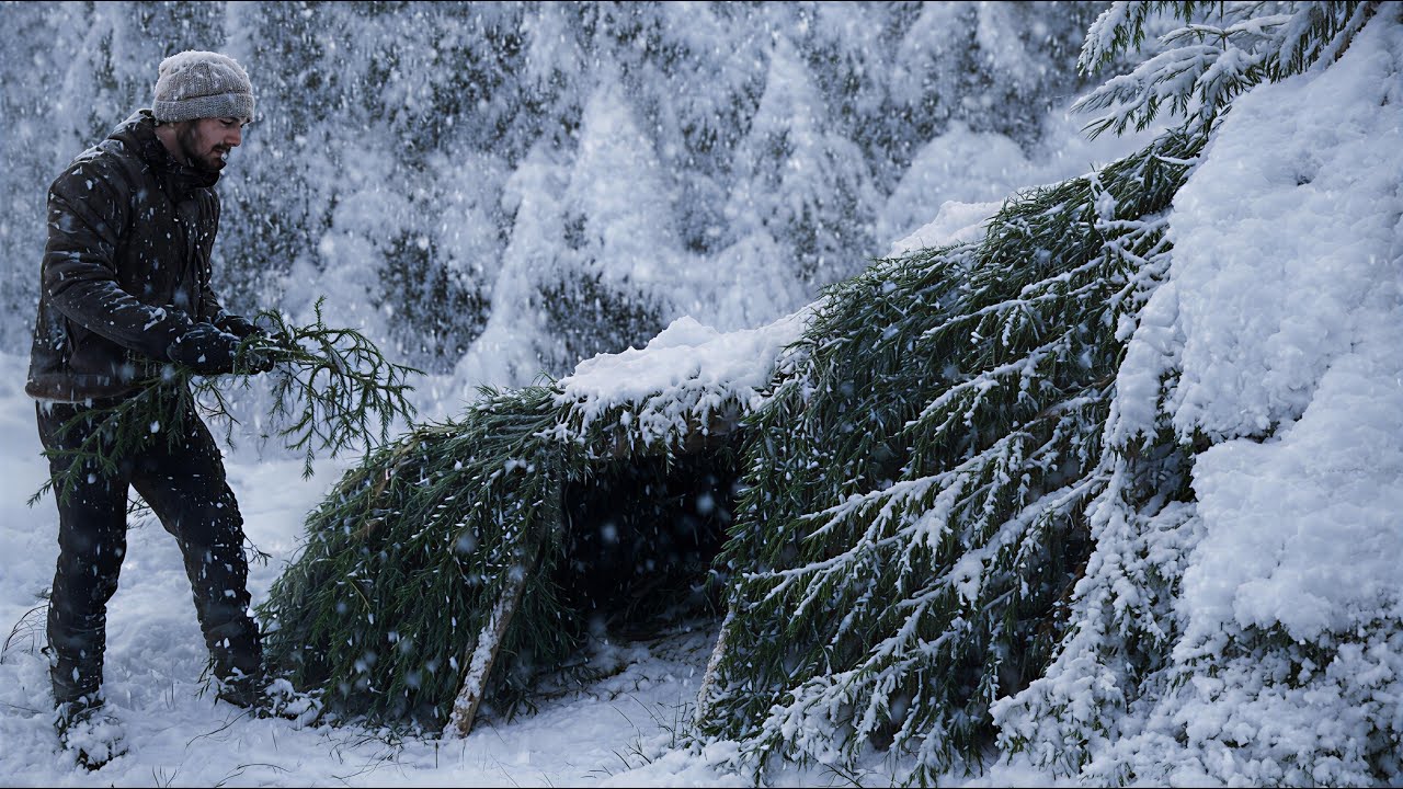 Building a Warm Shelter to Survive HEAVY SNOW - 3 Day Winter Camping