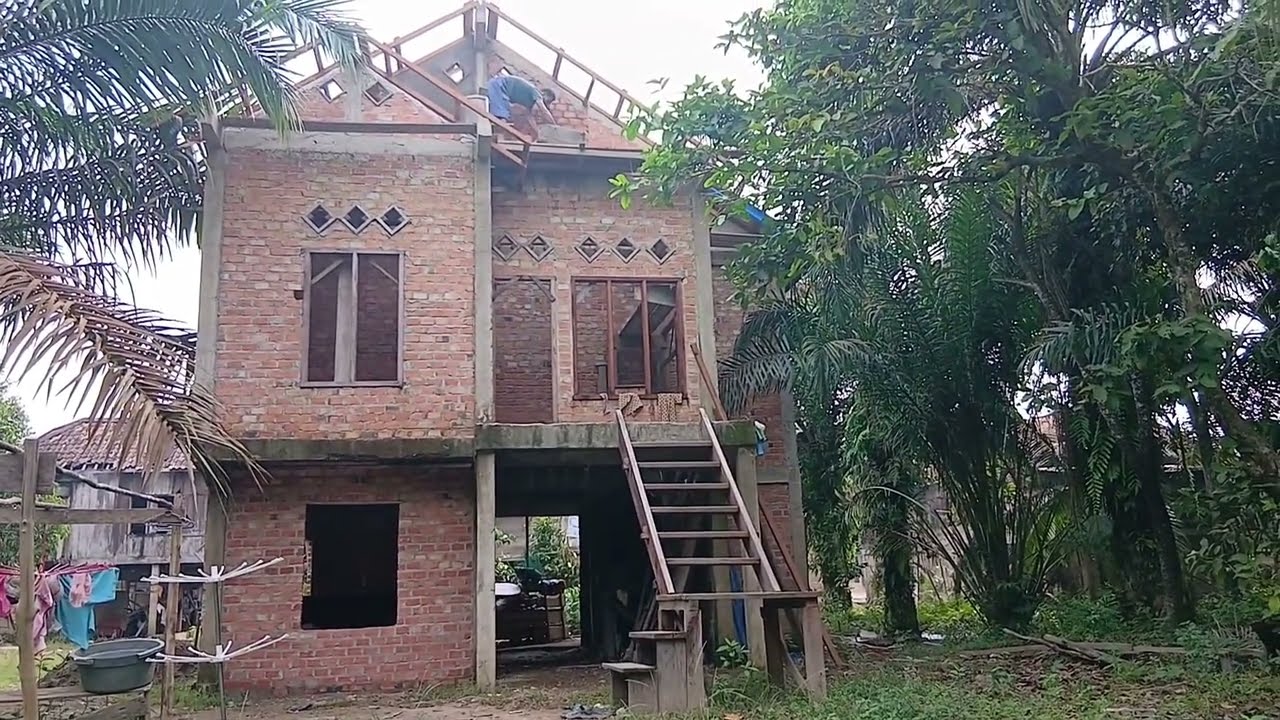 Tiba tiba sudah pasang kasaw untuk atap rumah impian dan lanjut dinding di bawah rumah