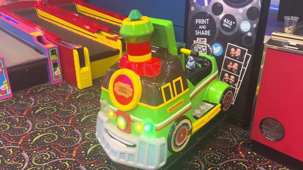 Universal space 2012 Mini express kiddie ride at Dream Machine (no Screen) (closed)