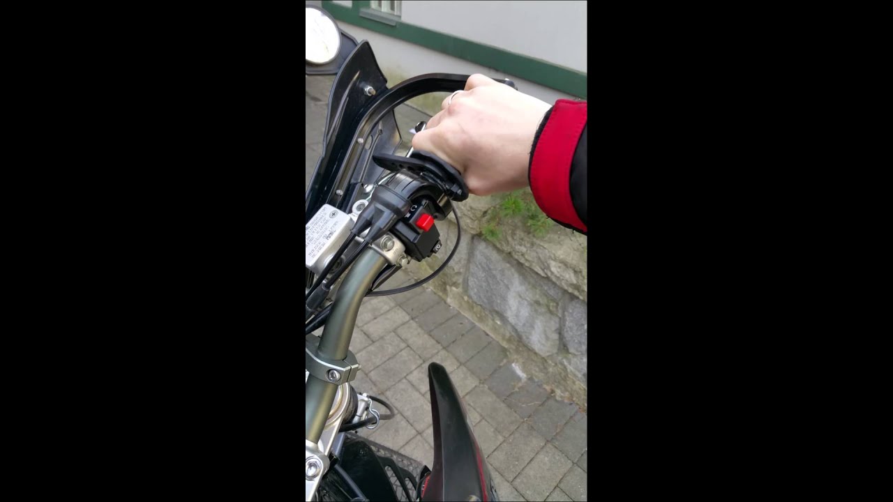 Delayed throttle response. Fcr39 Drz400sm