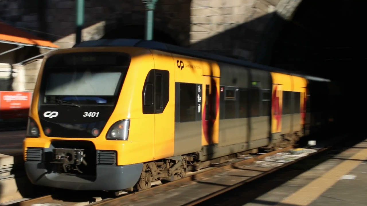Comboios em Porto São Bento