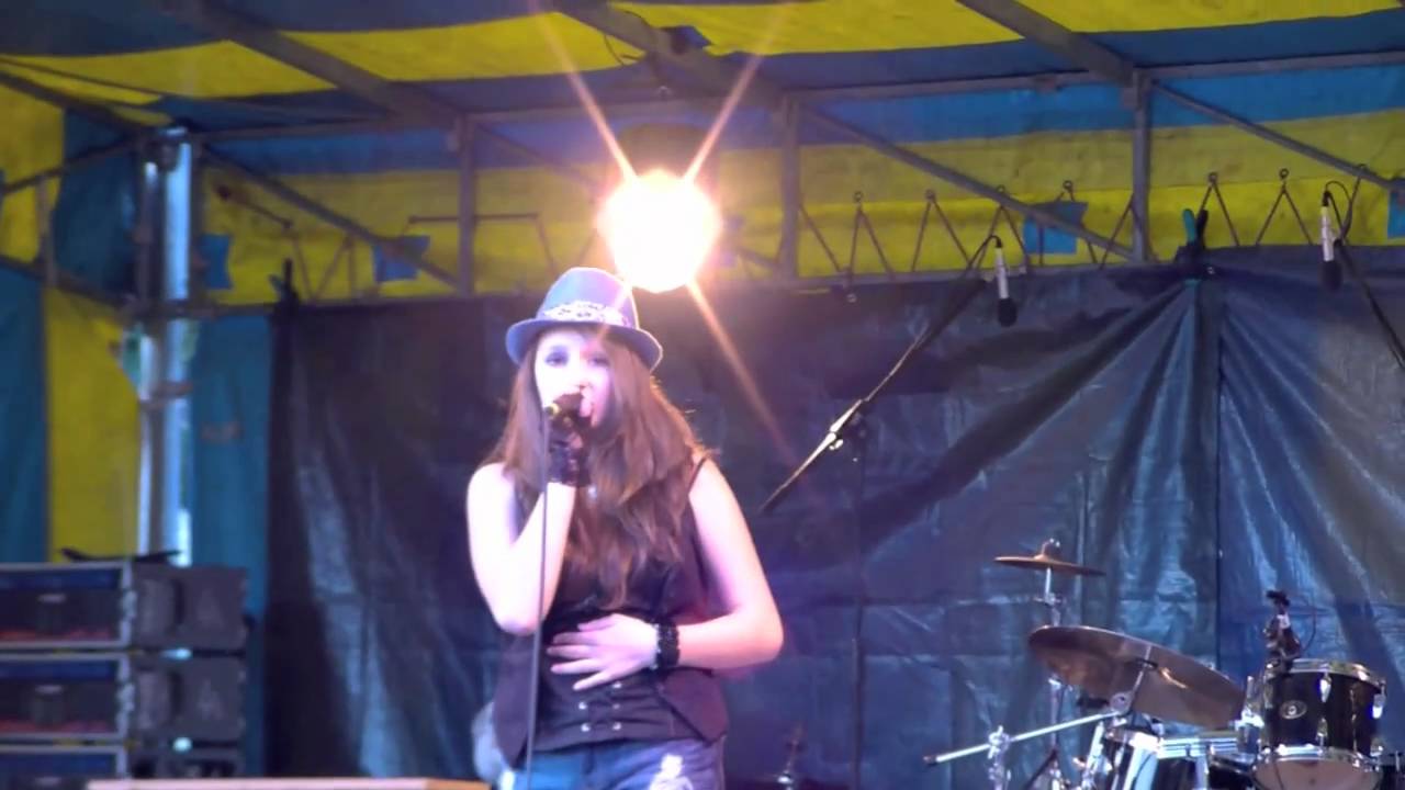 Princess Clara (Clara Chevallerau) - I Love Rock N' Roll
