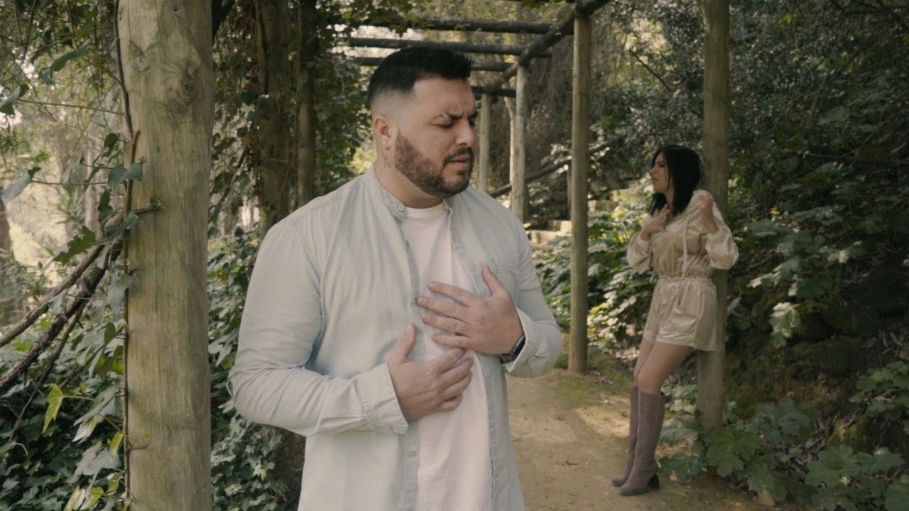 Antonio Martín ft Rocío Silva - Sobran Palabras (Videoclip Oficial)